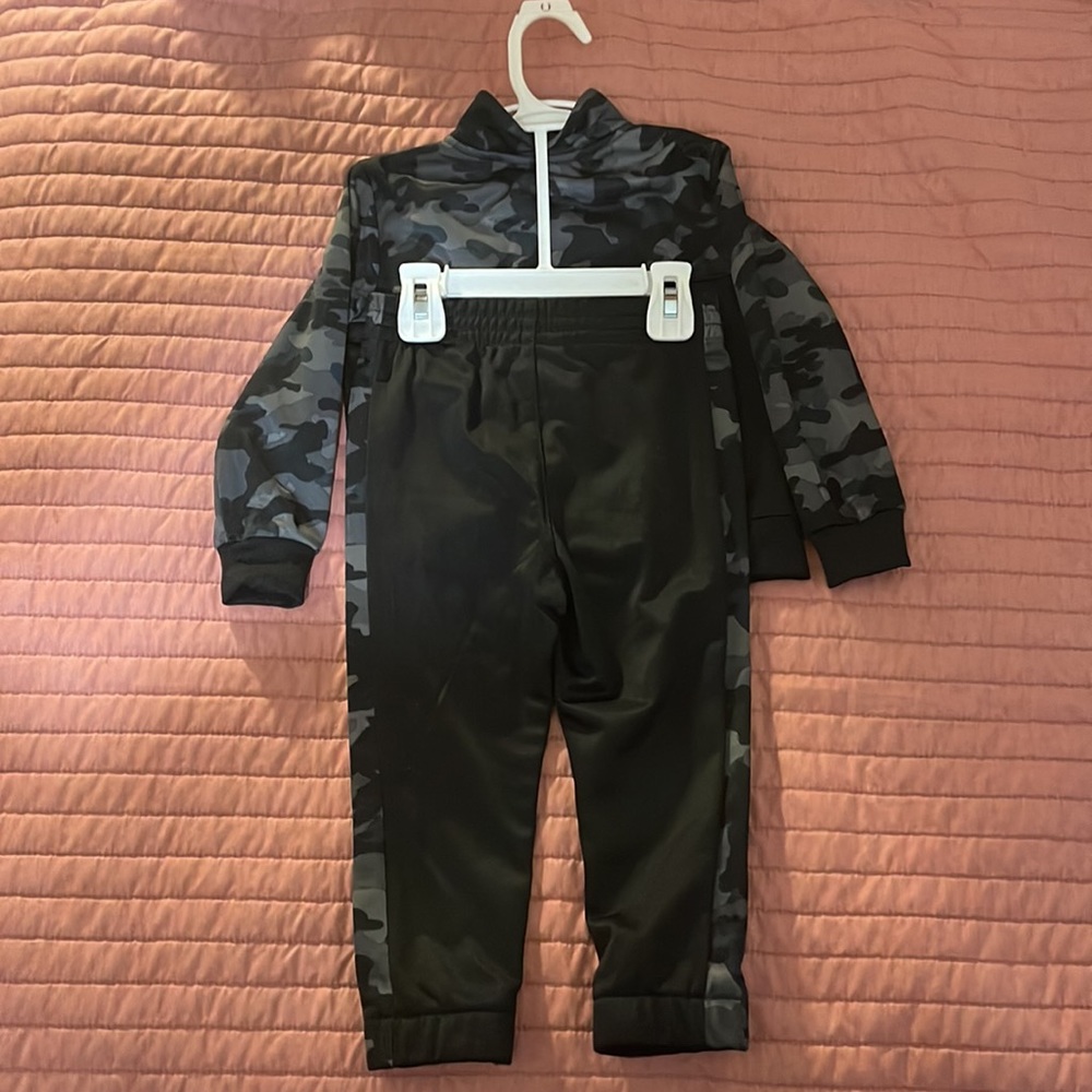 Nike - Picture 2 of 2